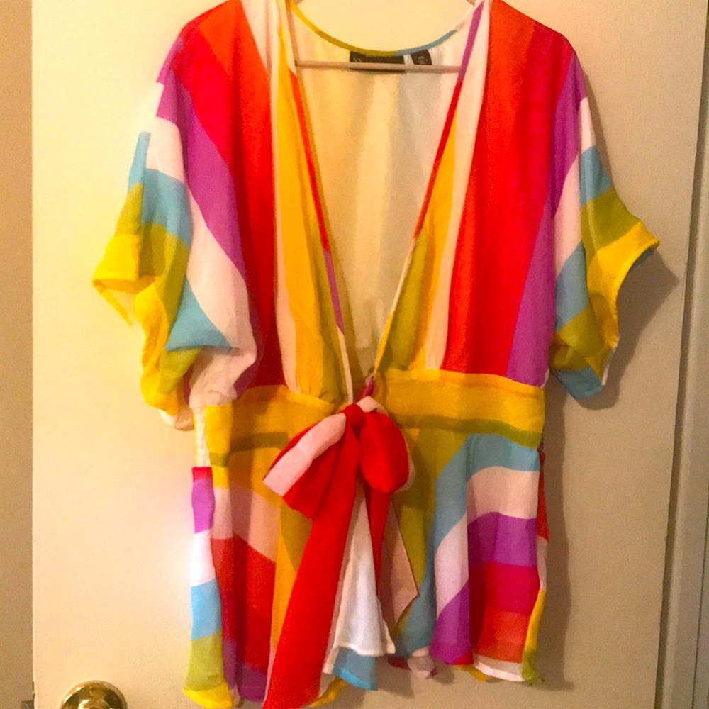 Bright and beautiful wrap with tie NWOT